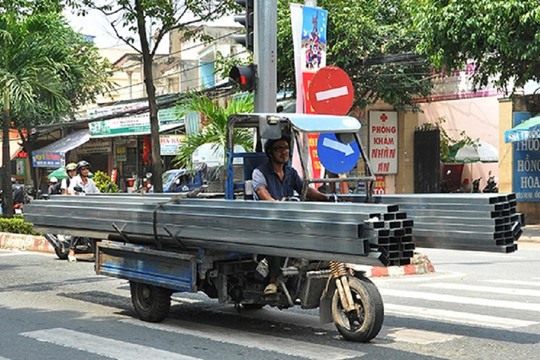 TP Hồ Chí Minh: “Mạnh tay” xử lý xe 2 bánh, xe thô sơ chở cồng kềnh