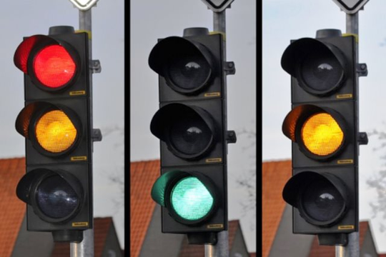 Cần lắp đặt hệ thống đèn tín hiệu giao thông