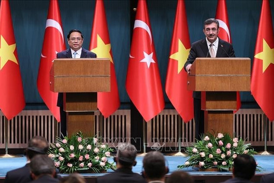 Thủ tướng Phạm Minh Chính và Phó Tổng thống Thổ Nhĩ Kỳ Cevdet Yilmaz chủ trì họp báo chung
