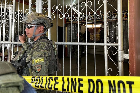 Quân đội Philippines truy lùng nghi phạm đánh bom khủng bố
