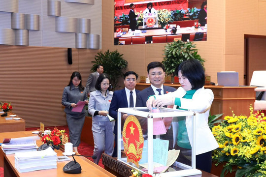 HĐND thành phố Hà Nội lấy phiếu tín nhiệm và thông qua nhiều nghị quyết quan trọng