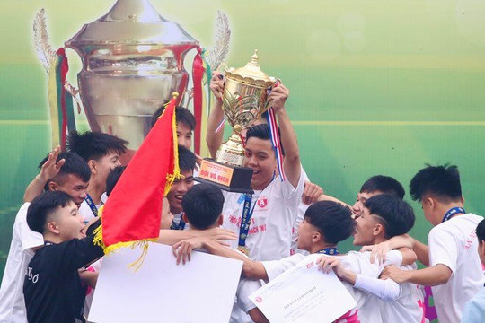 THPT Phan Huy Chú bảo vệ thành công chức vô địch Giải bóng đá học sinh THPT Hà Nội