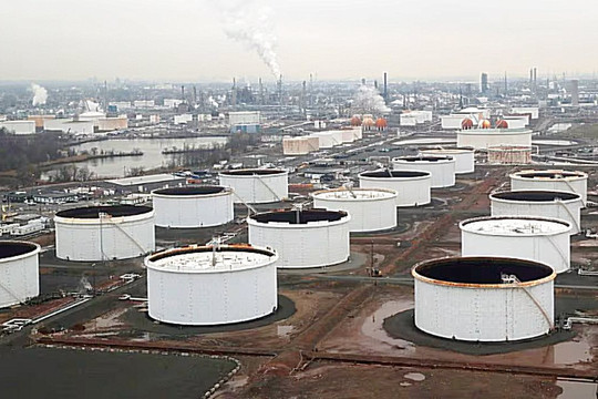 Nga và Saudi Arabia kêu gọi OPEC+ tiếp tục cắt giảm sản lượng: Kỳ vọng vực dậy giá dầu