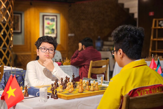 Kỳ thủ Ấn Độ 14 tuổi tiếp tục xếp Nhất ở Giải cờ vua quốc tế Hà Nội 2023