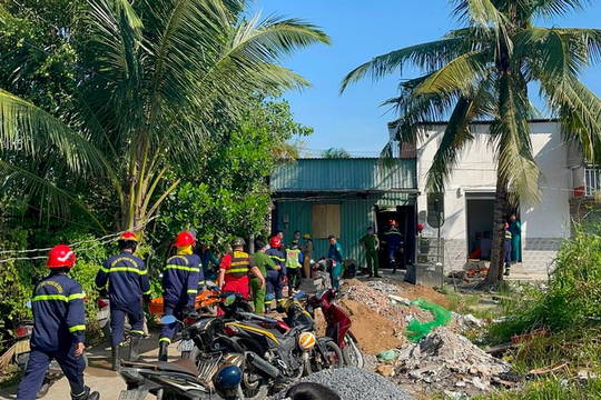 TP Hồ Chí Minh: Sàn nhà bất ngờ đổ sập, đè một công nhân