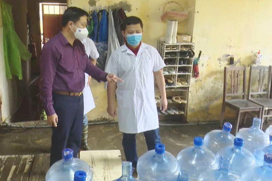 Hà Nội: Đình chỉ hoạt động 4 cơ sở sản xuất nước uống đóng chai