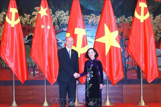 Thường trực Ban Bí thư Trương Thị Mai hội đàm với Ủy viên Thường vụ Bộ Chính trị Đảng Cộng sản Trung Quốc Thái Kỳ