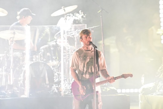 Hình ảnh “nóng phỏng tay” của Maroon 5 và sao Việt trên sân khấu 8Wonder trước giờ G