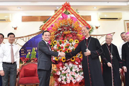 Phó Thủ tướng Trần Lưu Quang thăm, chúc mừng Giáng sinh tại Tòa giám mục Giáo phận Xuân Lộc