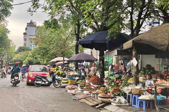 Sớm dẹp bỏ chợ tạm tại Khu đô thị Thành phố giao lưu