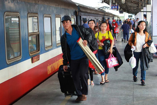 Hàng nghìn người lao động được hỗ trợ phương tiện về quê đón Tết