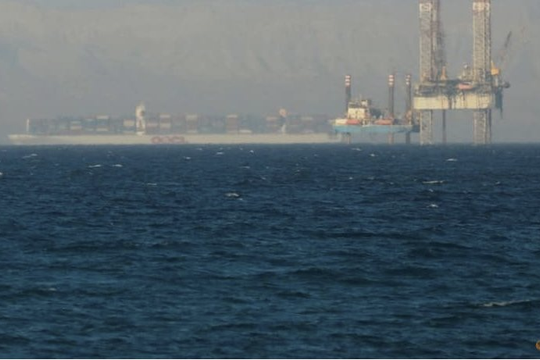 Giá dầu tăng khi lực lượng Houthi tiếp tục tấn công ở Biển Đỏ