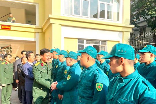 Thành lập Trung đội dân quân thường trực quận Hoàn Kiếm