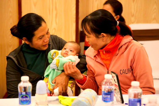 “Tiếp sức” cho trẻ sinh non Việt Nam tại Đắk Lắk