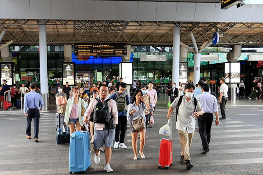 Sân bay Tân Sơn Nhất dự kiến đón 140.000 lượt khách/ngày dịp Tết Nguyên đán