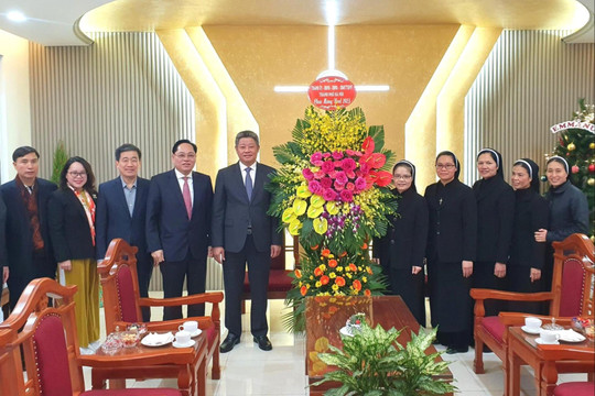 Phó Chủ tịch UBND thành phố Hà Nội chúc mừng Dòng Mến Thánh giá Hà Nội