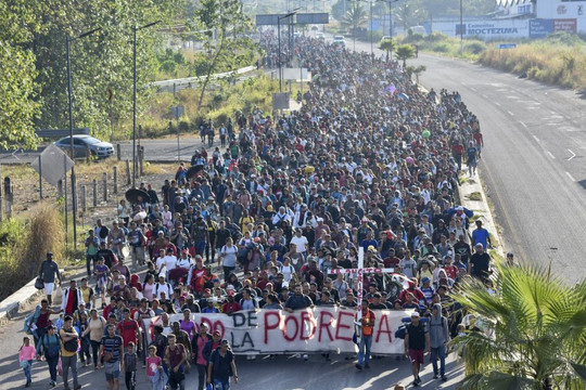 Đoàn di cư hàng nghìn người kéo về biên giới Mỹ
