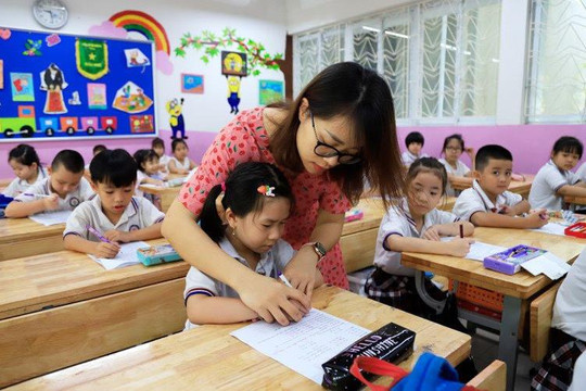 Hà Nội tăng hơn 40.413 cán bộ, giáo viên trong 10 năm qua