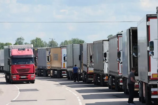 Nga gia hạn lệnh cấm nhập cảnh đối với xe tải từ EU, Anh, Na Uy và Ukraine