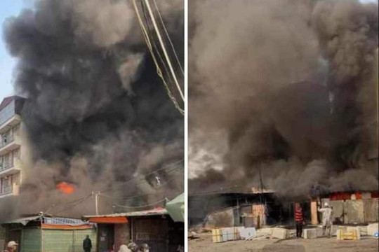 Dập tắt đám cháy lán tạm gần chợ nông sản Văn Quán