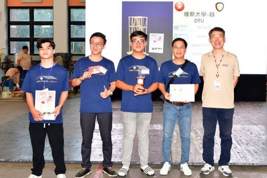 Trường Đại học Duy Tân vô địch cuộc thi Giới thiệu và Trình diễn nghiên cứu về động đất trong trường học