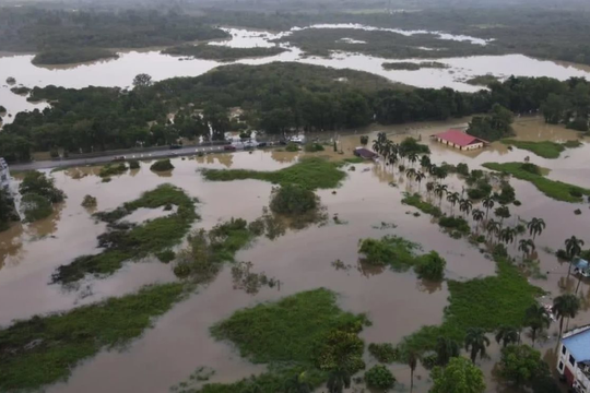 Lũ lụt hoành hành Thái Lan và Malaysia
