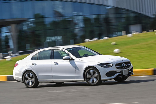 Triệu hồi thêm xe Mercedes liên quan lỗi bơm nhiên liệu