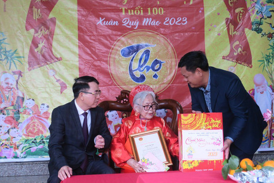 Chủ tịch nước gửi Thiếp Mừng thọ đến 1.025 công dân 100 tuổi và trên 100 tuổi