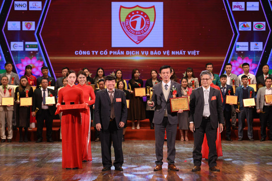 Bảo vệ Nhất Việt được vinh danh top 10 doanh nghiệp xuất sắc Đất Việt 2022