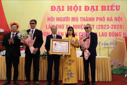 Hội Người mù thành phố Hà Nội đón nhận Huân chương Lao động hạng Nhì