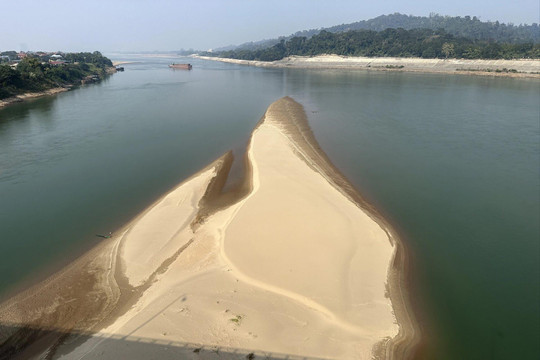 Sông Đà lại trơ đáy lần thứ 2 trong năm