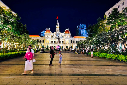 Thành phố Hồ Chí Minh: Sức sống mới từ kinh tế đêm