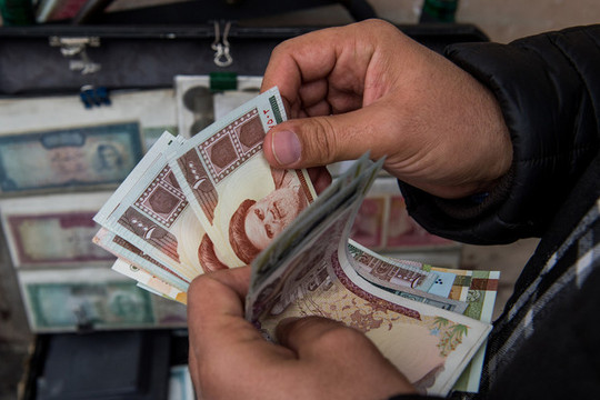 Iran và Nga chính thức xóa bỏ đồng USD trong giao dịch