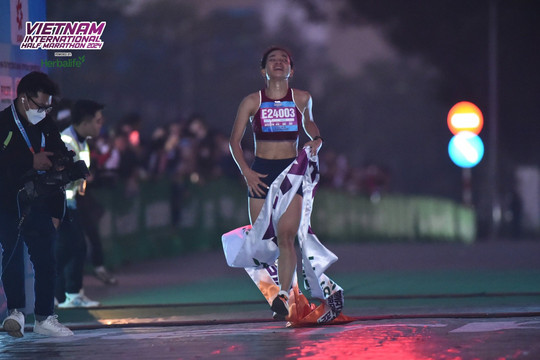 Nguyễn Thị Oanh vô địch Giải bán marathon quốc tế ngày đầu năm