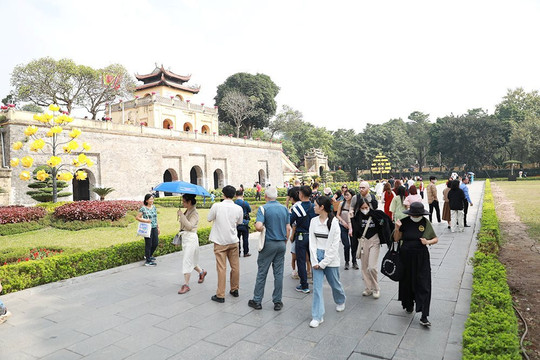 Du lịch Tết Dương lịch tại Hà Nội: Khách đông, doanh thu tăng