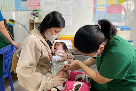 Thành phố Hồ Chí Minh triển khai chiến dịch tiêm vắc xin 5 trong 1 cho trẻ