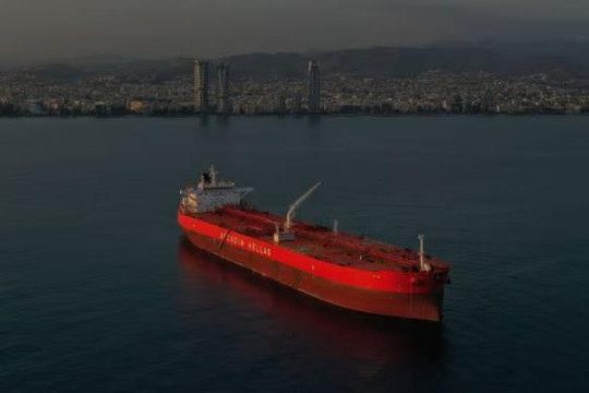 Giá dầu tăng sau khi Iran điều tàu chiến tới Biển Đỏ