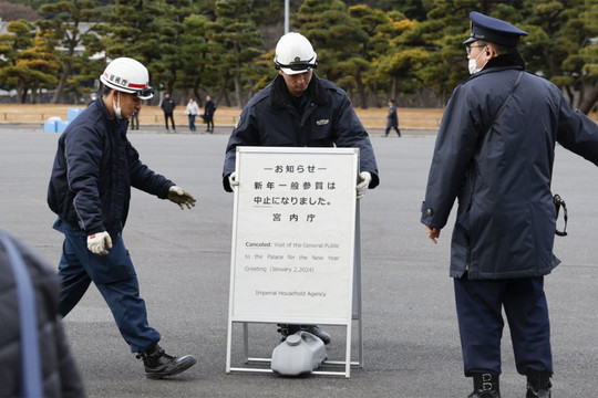 Hoàng gia Nhật Bản hủy sự kiện chúc mừng năm mới vì động đất