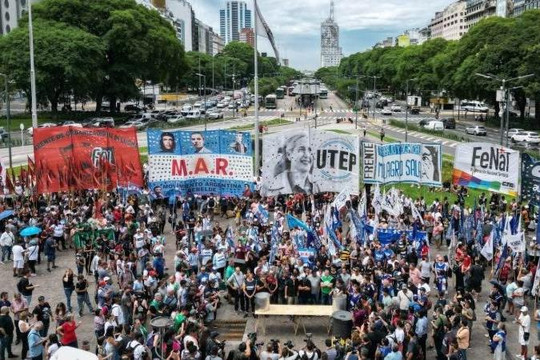 Tòa án Argentina đình chỉ chính sách lao động của tân tổng thống