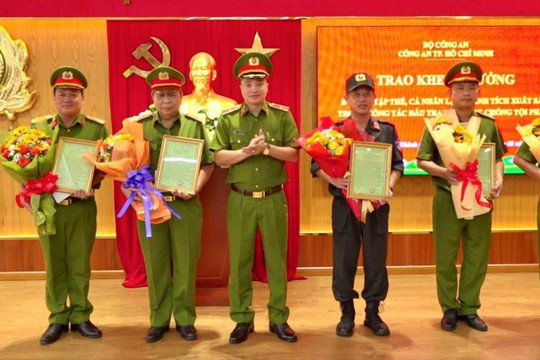 Khen thưởng tập thể, cá nhân trong vụ truy bắt thủ phạm giết người ở TP Hồ Chí Minh