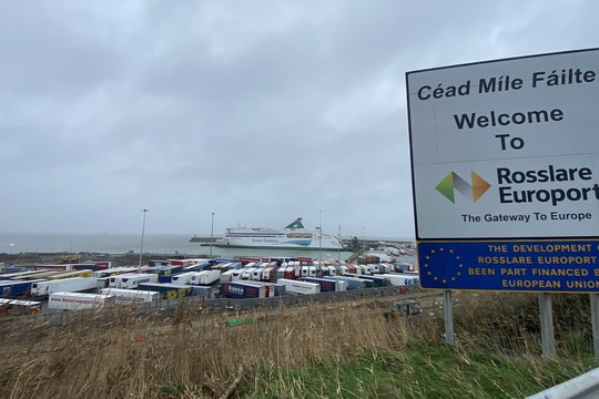 Bộ Ngoại giao thông tin về việc 3 người Việt Nam nhập cư lậu trong container tại Ireland