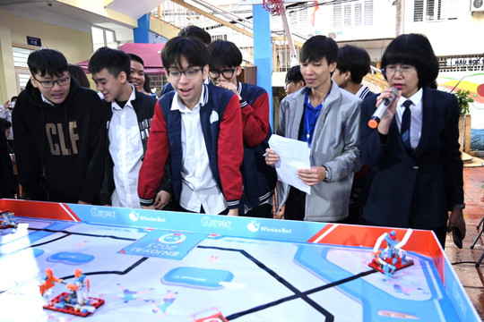 Học sinh quận Hoàn Kiếm lần đầu tham gia cuộc thi lập trình robot