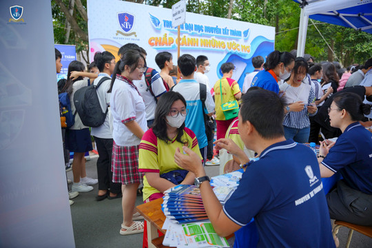 TP Hồ Chí Minh: Hơn 10.000 học sinh, phụ huynh tham gia chương trình “Cùng bạn quyết định tương lai”