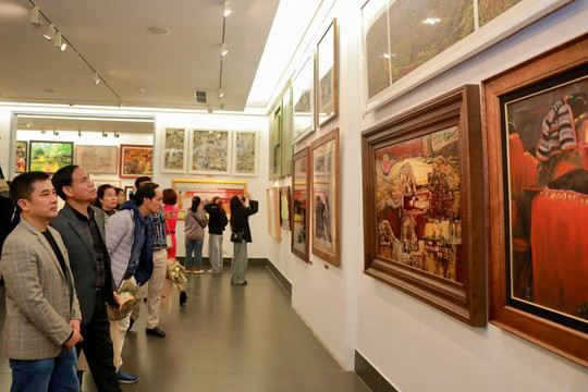 Trưng bày 100 tác phẩm hội họa đặc sắc về di sản văn hóa Việt Nam