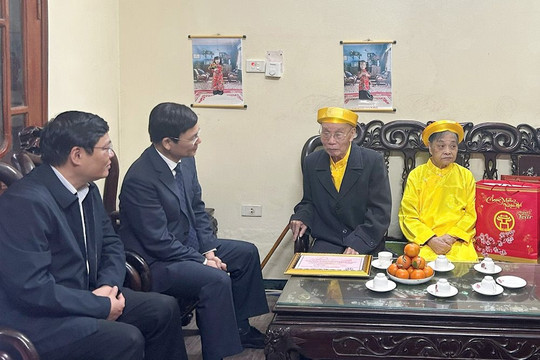 Phó Chủ tịch HĐND thành phố Phạm Quí Tiên thăm, chúc Tết gia đình chính sách tại Thanh Trì