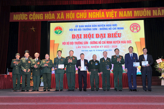  Bà Ngô Thị Tuyết tiếp tục được bầu làm Chủ tịch Hội Bộ đội Trường Sơn huyện Hoài Đức
