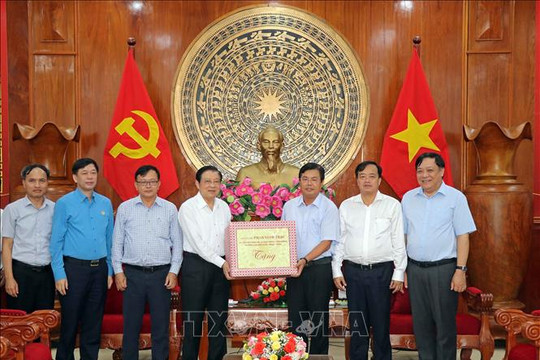 Trưởng ban Nội chính Trung ương Phan Đình Trạc thăm, chúc Tết tại Cà Mau