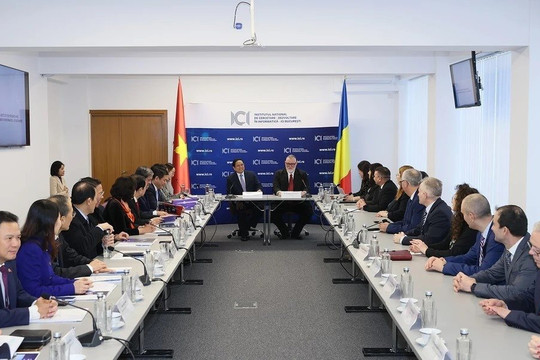 Thủ tướng Phạm Minh Chính thăm Viện Nghiên cứu và phát triển tin học quốc gia Romania