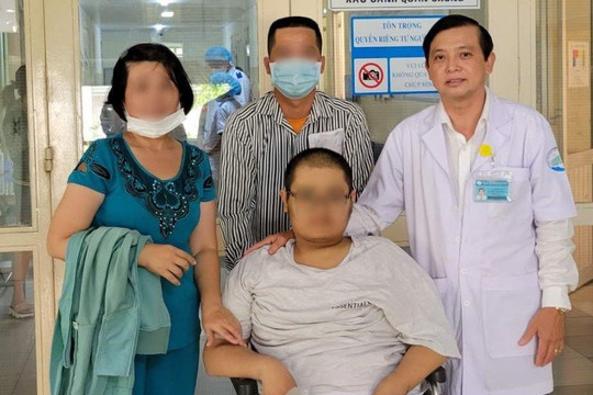 Thành phố Hồ Chí Minh: Cứu sống nam thanh niên bị sốt xuất huyết nặng sau 32 ngày điều trị