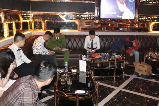 Hà Đông: Phát hiện 4 đối tượng dương tính với ma túy trong quán karaoke Level 